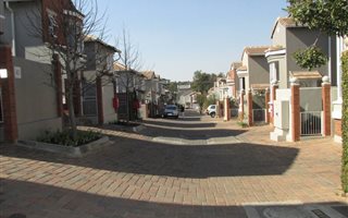 3 Bedroom Apartment in Bryanston