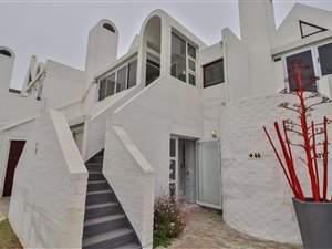 2 Bed Apartment in Dwarskersbos