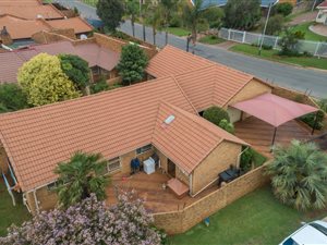3 Bed House in Edelweiss