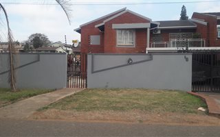4 Bedroom House in Isipingo Rail