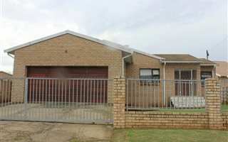 3 Bedroom House in Vanes Estate