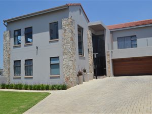 4 Bedroom House in Copperleaf Golf and Country Estate
