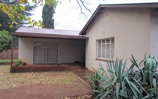 3 Bedroom House in Daggafontein