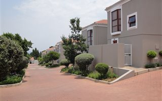 2 Bedroom Townhouse in Bryanston