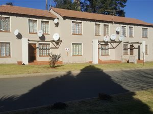 2 Bed Apartment in Roodepoort West