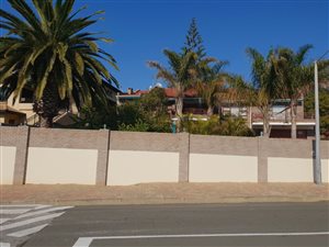 4 Bed House in Mossel Bay Central