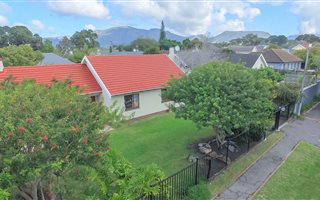 3 Bedroom House in Meadowridge
