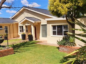 8 Bed House in Top Town