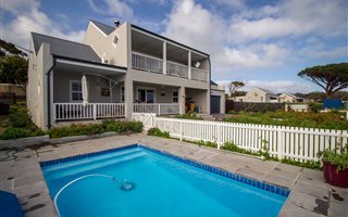 4 Bedroom House in Bluewater Estate