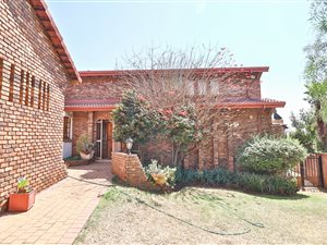 6 Bed House in Eldoraigne