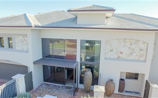 7 Bedroom House in Yzerfontein