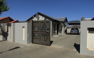 3 Bedroom House in Lotus Gardens