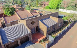 3 Bedroom Townhouse in Die Heuwel
