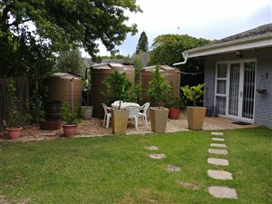 2 Bedroom Garden Cottage in Bergvliet