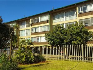 2 Bed Apartment in Rhodesfield