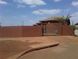10 Bed Apartment in Protea Glen