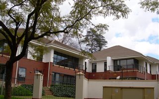 350 m² Commercial space in Houghton Estate
