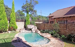 4 Bedroom Townhouse in Bromhof