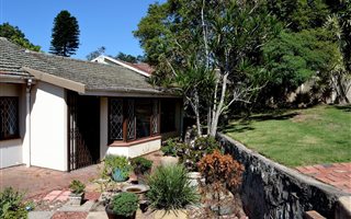 1 Bedroom Flat in Cowies Hill