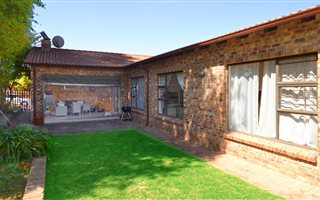 4 Bedroom Simplex in Randpark Ridge