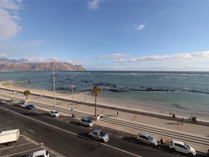 2 Bed Apartment in Strand Central