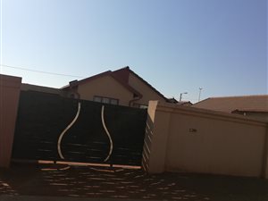 3 Bed House in Vosloorus