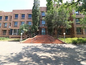 8800 m² Office Space in Parktown