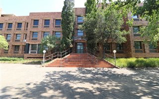 8800 m² Office Space in Parktown