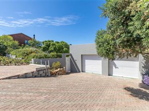3 Bed House in Dana Bay