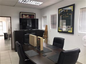 100 m² Office Space in Lakefield