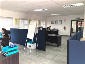 220 m² Office Space in Lakefield