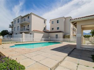 3 Bed Apartment in Whispering Pines