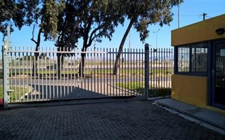 379 m² Commercial space in Airport Industria