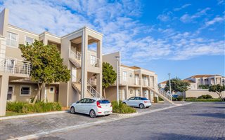2 Bedroom Apartment in Melkbosstrand