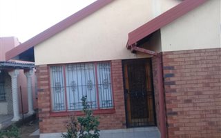 3 Bedroom House in Blomanda
