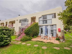 2 Bed Townhouse in Gordons Bay Central
