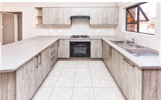 2 Bedroom Apartment in Wilgeheuwel