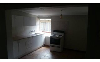 1 Bedroom Garden Cottage in Johannesburg Central