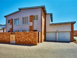 2 Bed Townhouse in Hazeldean (Silverlakes Surroundings)