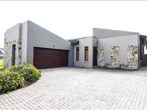 4 Bed House in Oubaai and surrounds