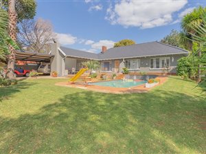 4 Bed House in Buurendal