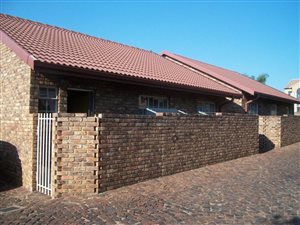 3 Bed Townhouse in Wierda Glen
