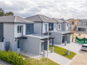 3 Bed Duplex in Langeberg Heights