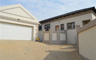 3 Bedroom Townhouse in Doringkruin