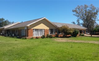 5 Bedroom House in Roodewal and surrounds