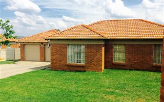 3 Bedroom House in Heuweloord