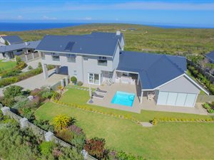 5 Bed House in Whale Rock