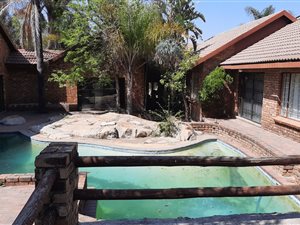 5 Bed House in President Park