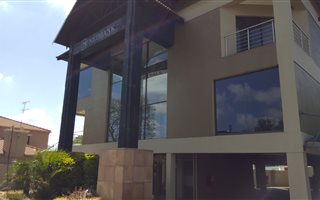 800 m² Commercial space in Northmead
