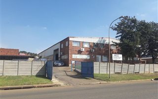 1350 m² Industrial space in Devland